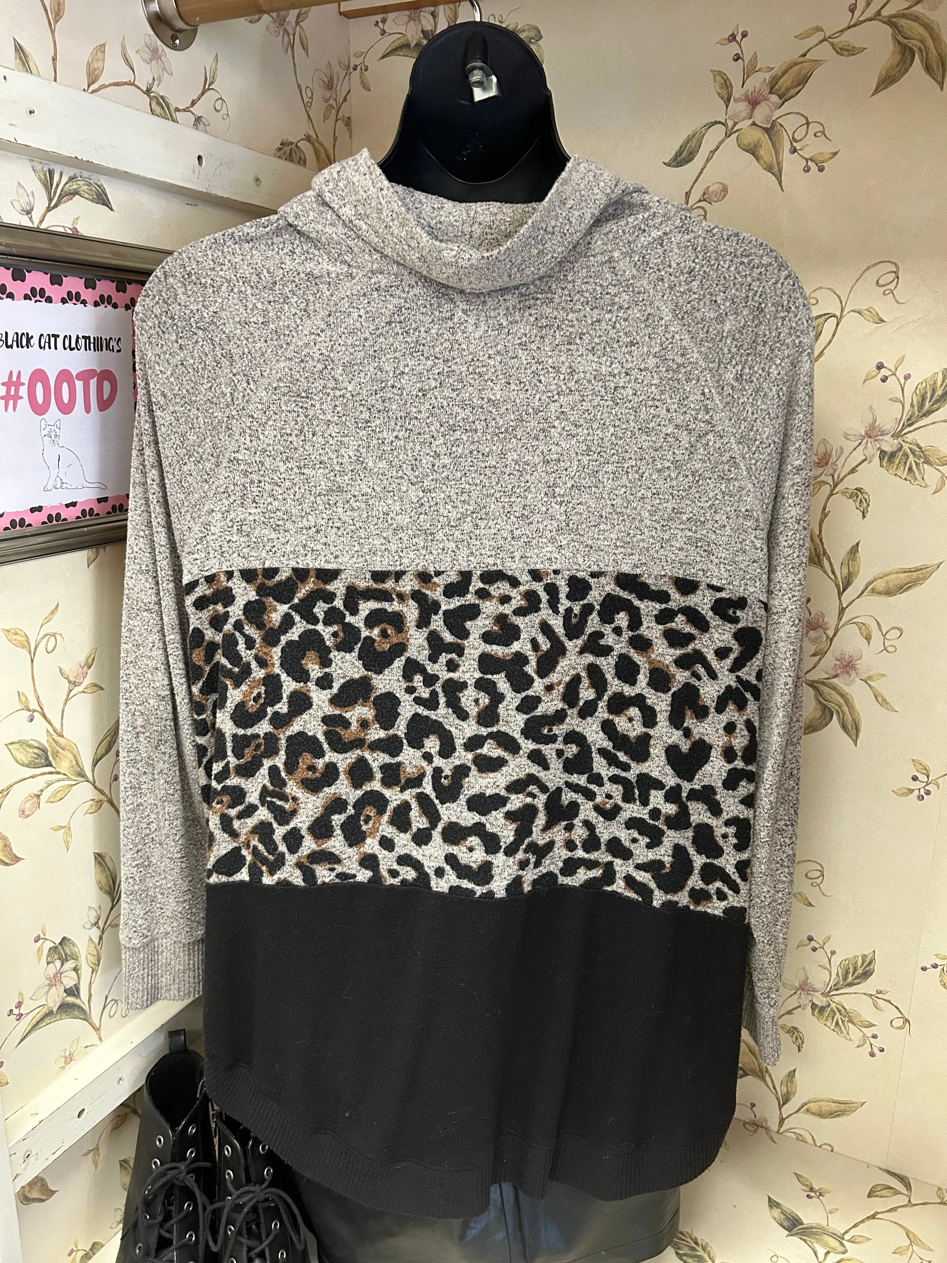 Maurices Gray Tops, 2x